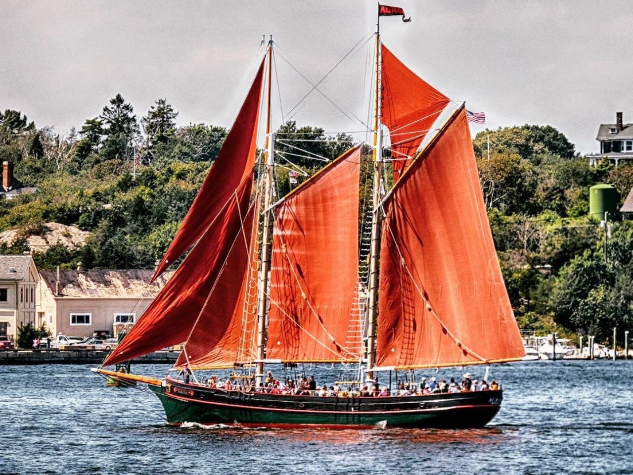 sail boat cruise newport